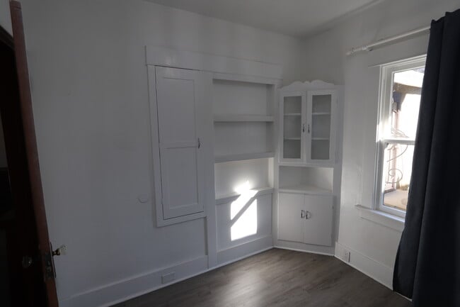 Building Photo - 1018 Molino Ave