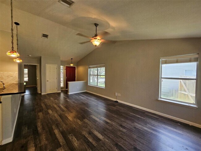 Building Photo - 174 Prairie Springs Loop