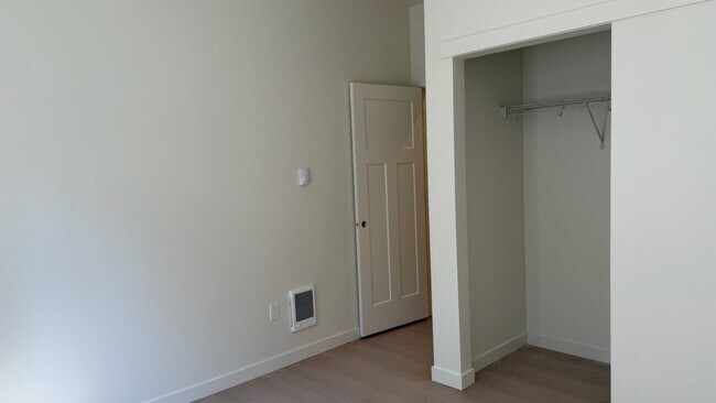 Building Photo - Duplex in CDA !