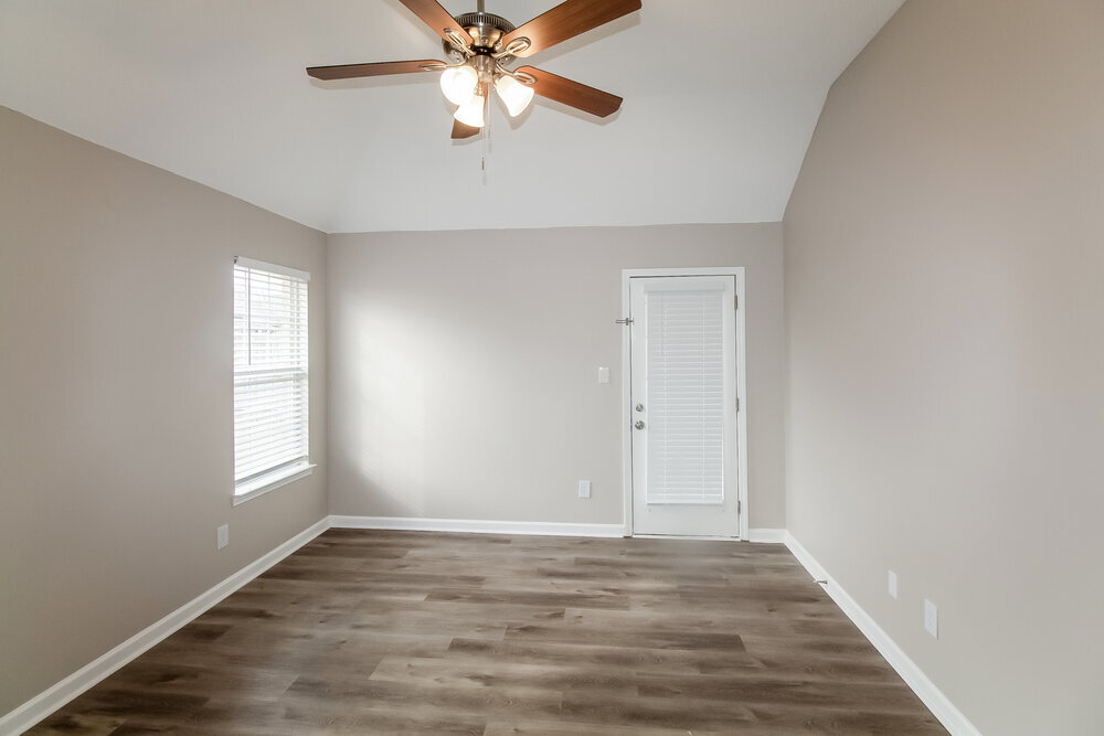 Building Photo - 5863 Stafford Dr