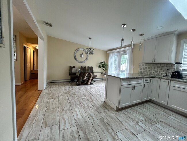 Building Photo - 381 Hope Hill Rd