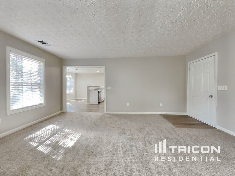 Building Photo - 648 Stonecrest Dr