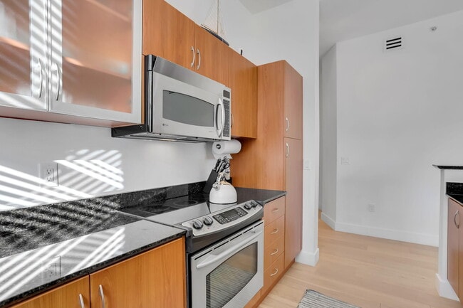 Building Photo - 806 E Windward Way