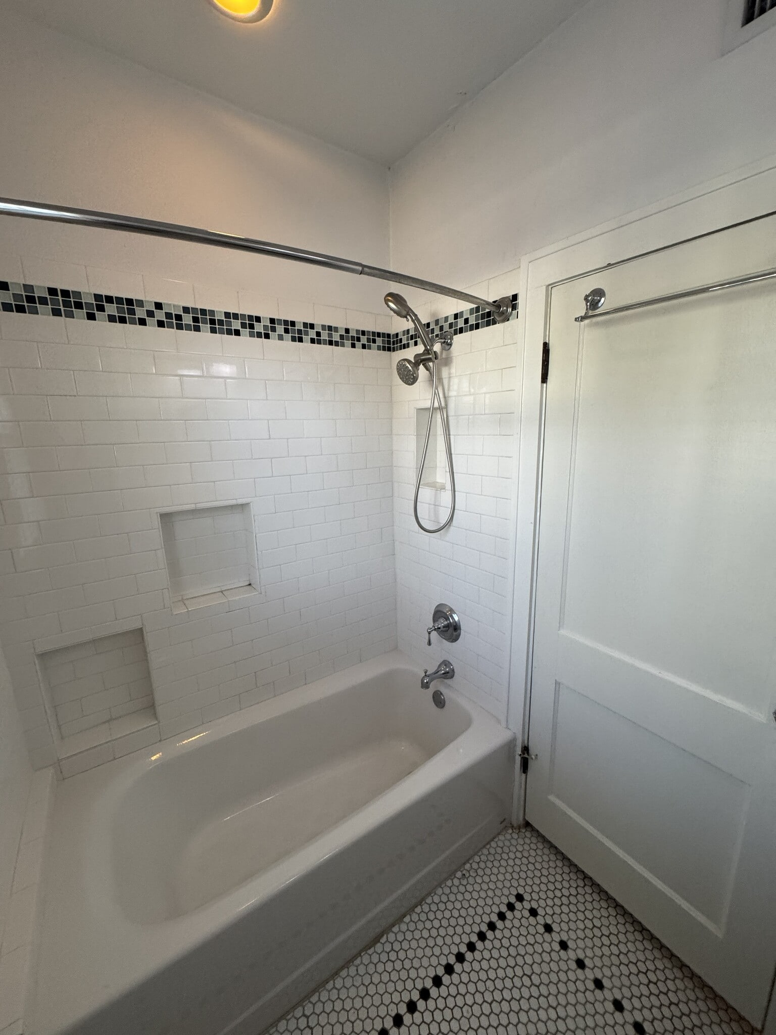 BATH - 1217 SE 1st Ave