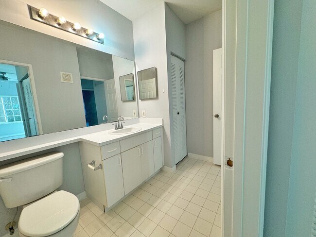 Building Photo - Updated 2BR/1BA Florida Club Condo! Available Soon!