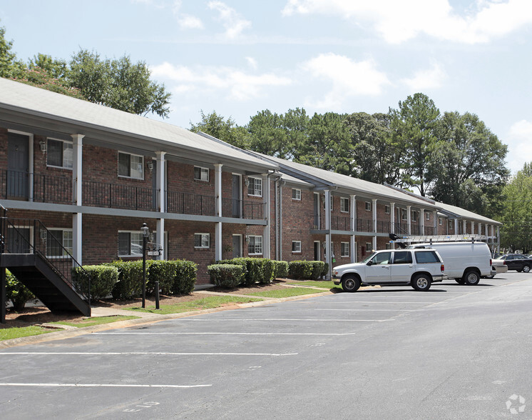 Primary Photo - Westhampton Court Apartment Homes