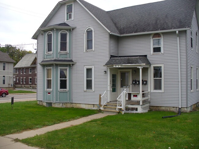 Building Photo - 409 9th St