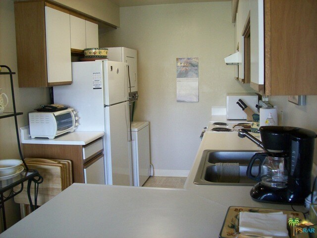 Building Photo - 1150 E Amado Rd