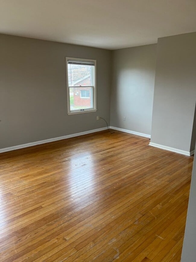 Building Photo - 3 bedroom, 1.5 bath Home: A MUST SEE! ONE MTH FREE OF YOUR CHOICE WITH A 12 MONTH LEASE!