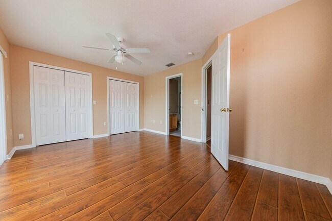Building Photo - 2218 Garden Lake Dr