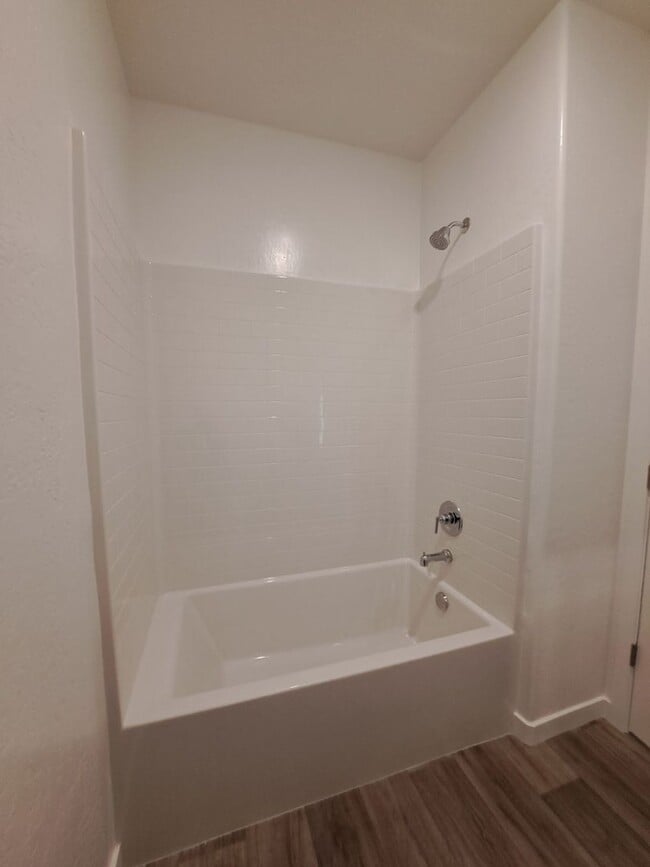 Building Photo - RENT REDUCED TO $2395 & MOVE IN SPECIAL: $1000 OFF THE 1ST MONTH'S RENT! Spacious 3BR/2BA Home wi...