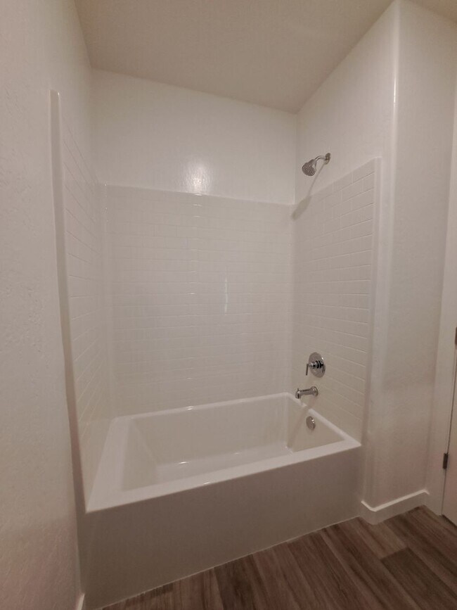 Building Photo - Rent Reduced to $2395 & Move-in Special: $500 Off the 1st Month's Rent! Spacious 3BR/2BA Home wit...