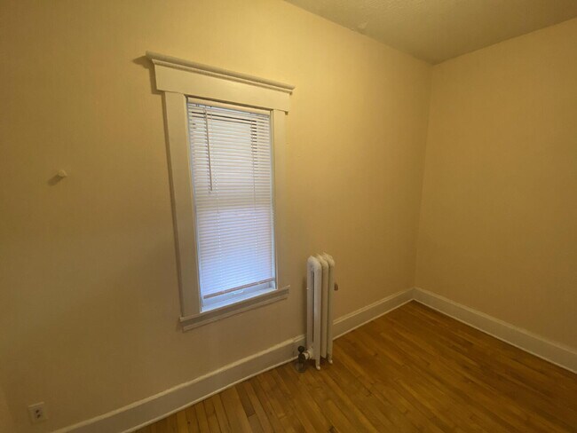 Building Photo - Hidden Historic Cottage House in Desirable...
