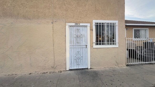Building Photo - 1387 E 49th St