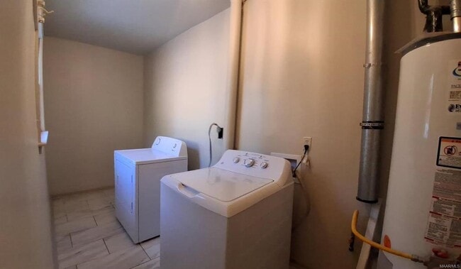 Building Photo - 3733 Royal Crest Dr