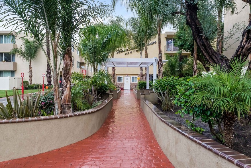 Residences at Woodlake Los Angeles, CA Apartment Finder