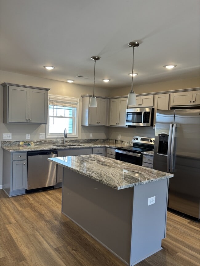 Building Photo - 102 Bradfield Cir