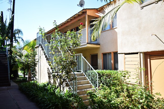 Building Photo - Zoe Seville Apts