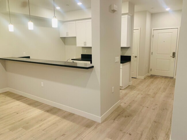 Building Photo - 14828 Rayen St