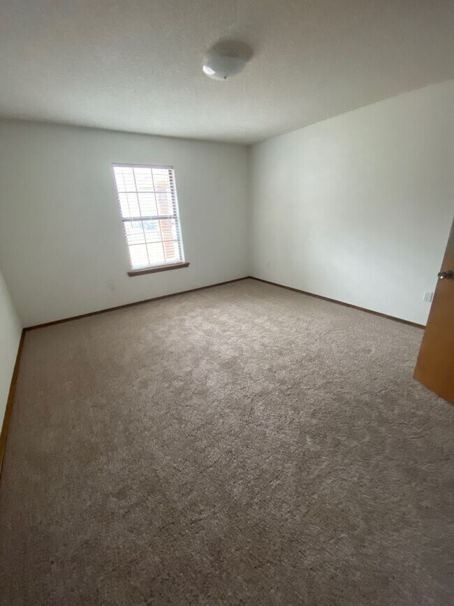 Building Photo - Beautiful 3 Bed Home! Zia School District