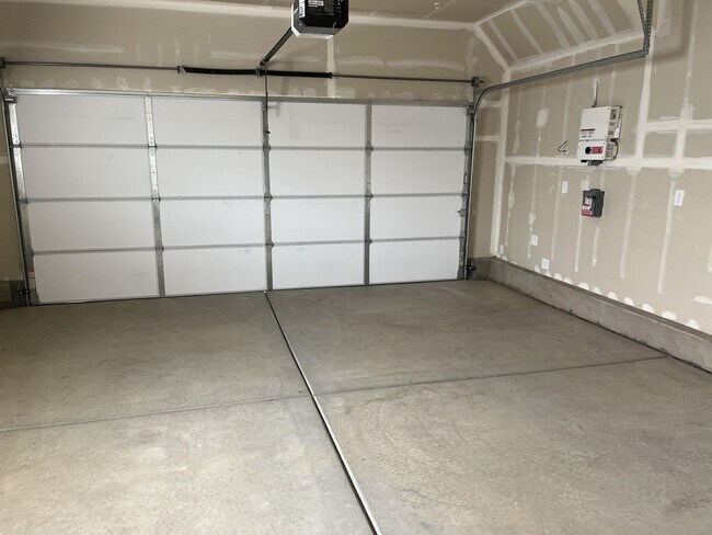 Building Photo - 3093 Pruett Dr