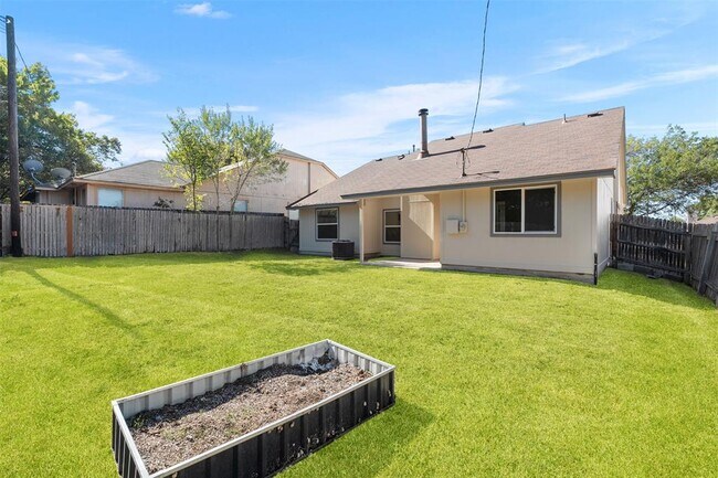 Building Photo - 16307 Essex Cove