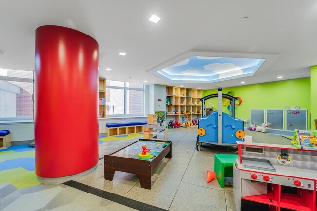 Building Photo - 1450 Washington St