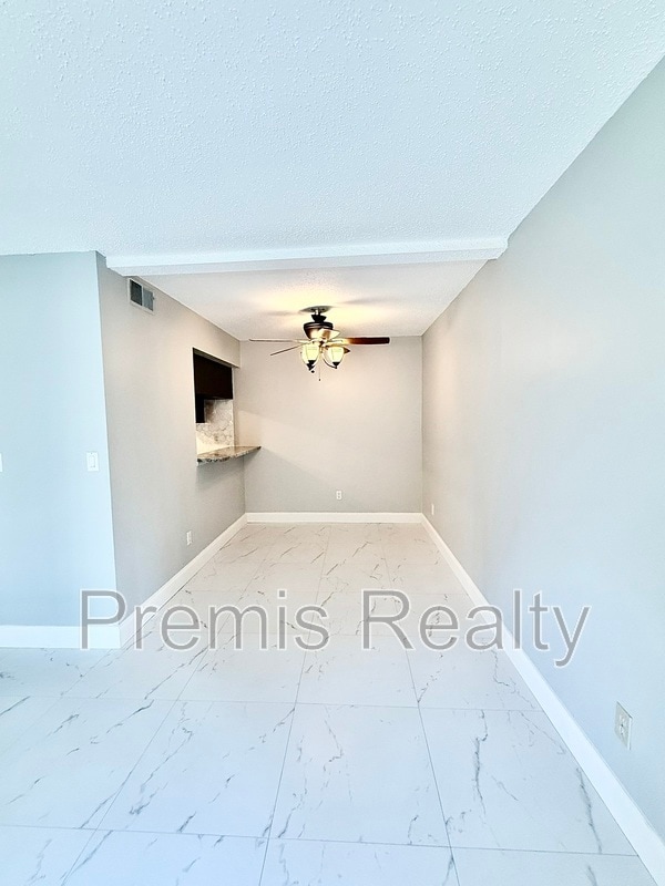 Building Photo - 3003 Bough Ave