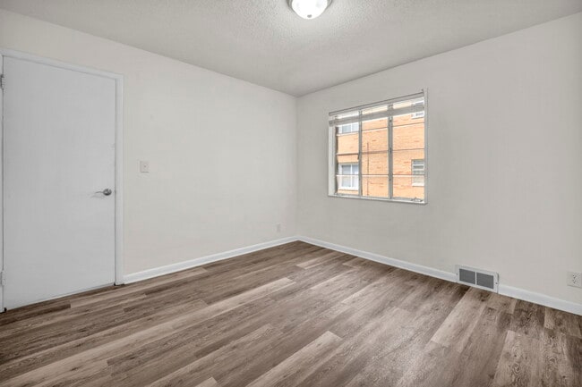 Building Photo - 1787 Tanglewood Dr