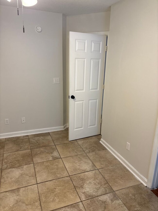 Building Photo - 106 Leeswood Cir