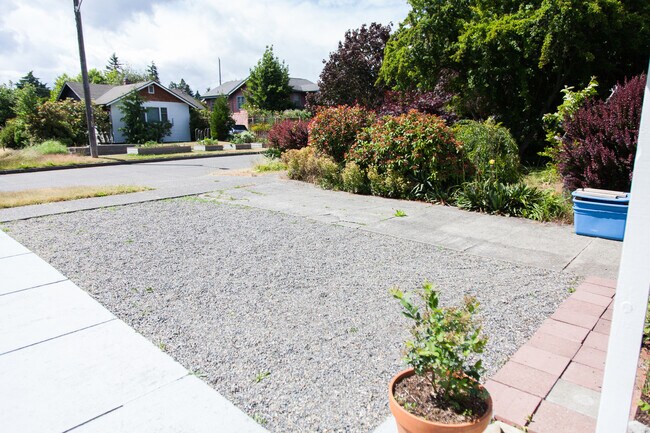 Building Photo - Available 10/11 – West Seattle Gem with Pr...