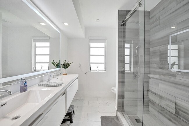 Building Photo - 3630 N 55th Ave
