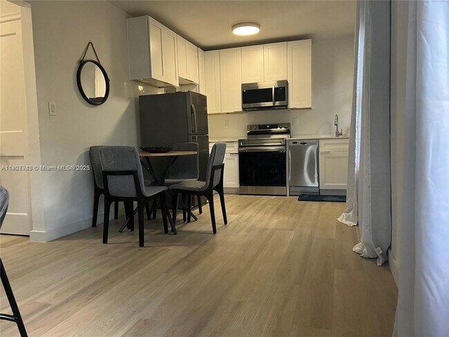 Building Photo - 421 75th St