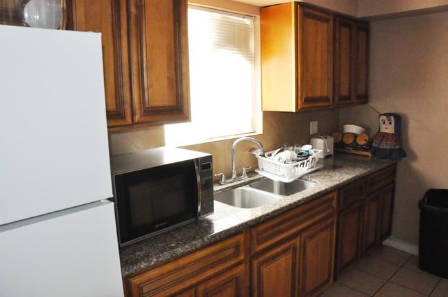 Building Photo - Palms at Baytown