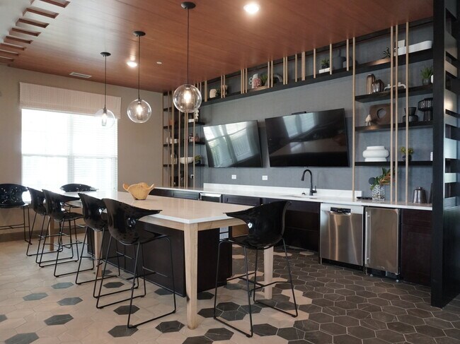 Building Photo - 14820 Wallin Dr