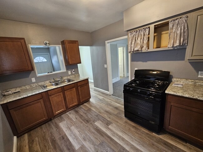 Building Photo - 17005 Grovewood Ave