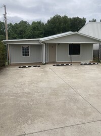 Building Photo - 1305 Rapids Rd