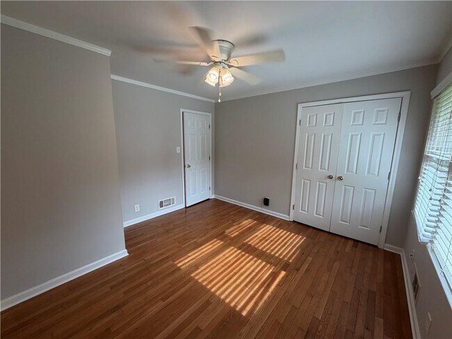 Building Photo - 412 Fielding Ln SW
