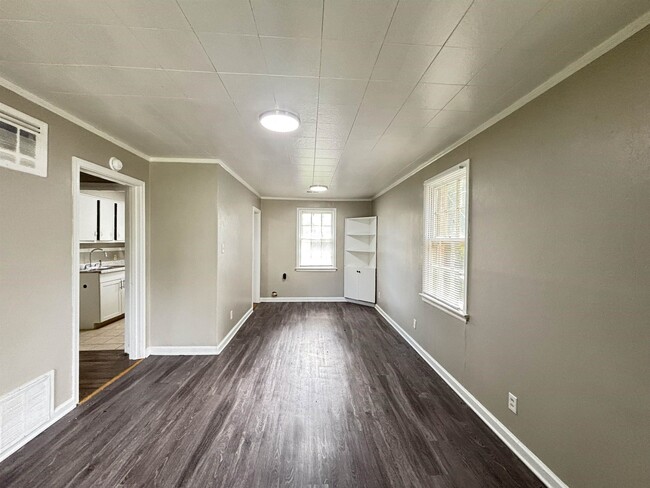 Building Photo - 1065 Larry Ln