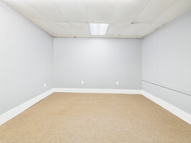 Building Photo - 248 Main St