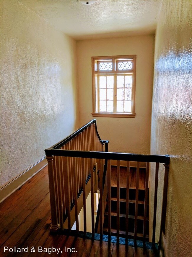 Building Photo - 509 N Mulberry St