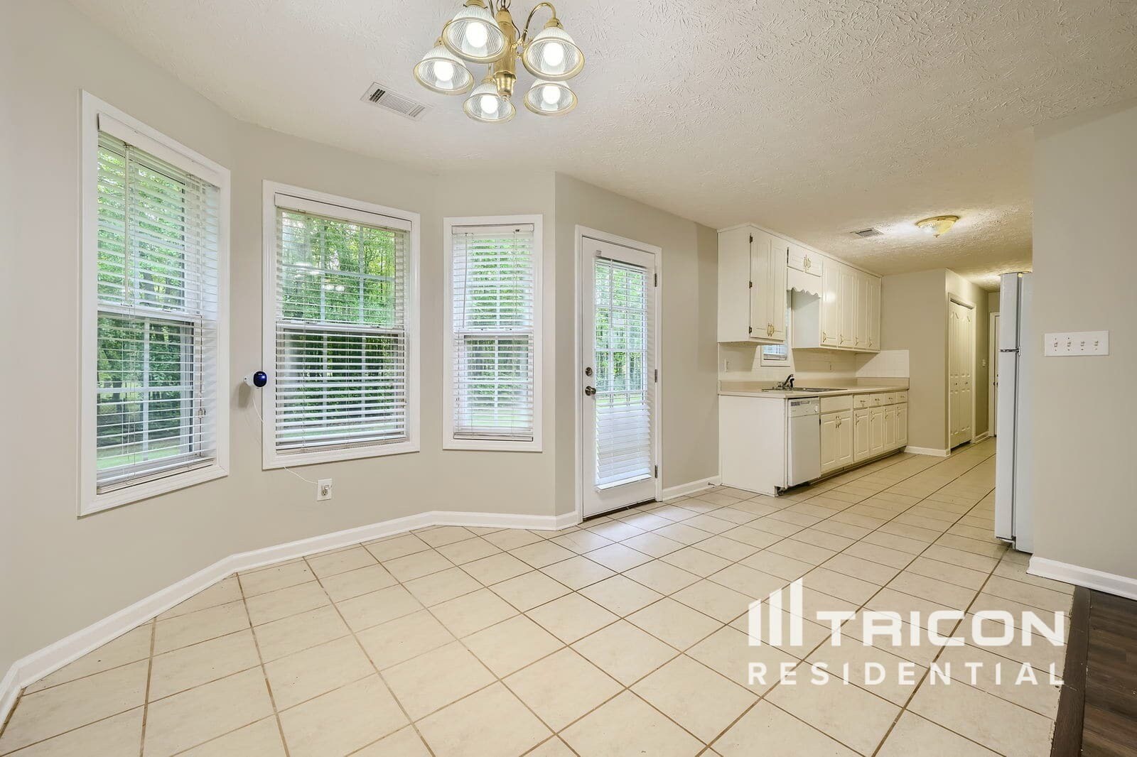 Building Photo - 1374 Lake Dow Rd