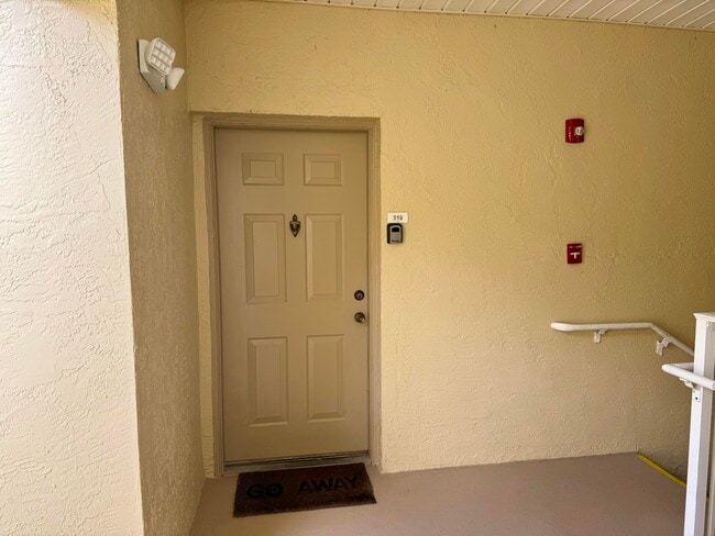 Building Photo - 2060 Greenview Shores Blvd