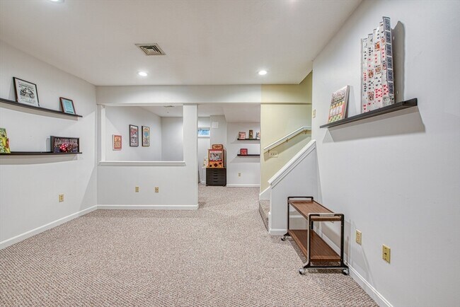 Building Photo - 28 Gaslight Ln