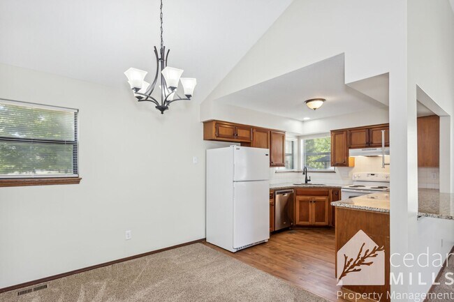 Building Photo - 3 bedroom Townhome in Andover