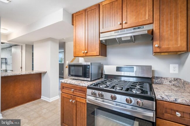 Building Photo - 9402 Blackstone Rd