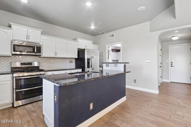 Building Photo - 14508 Shady River