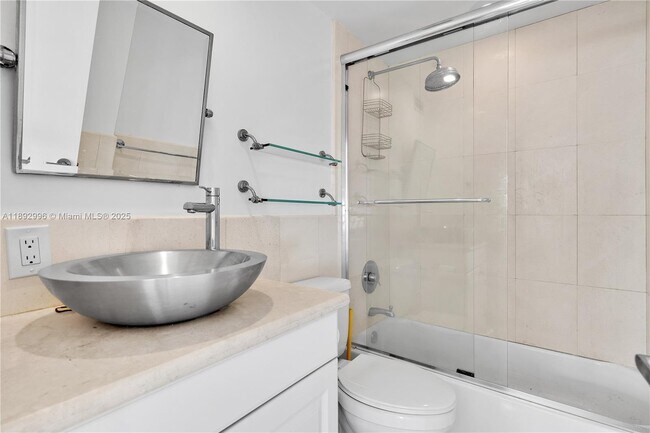 Building Photo - 9700 E Bay Harbor Dr