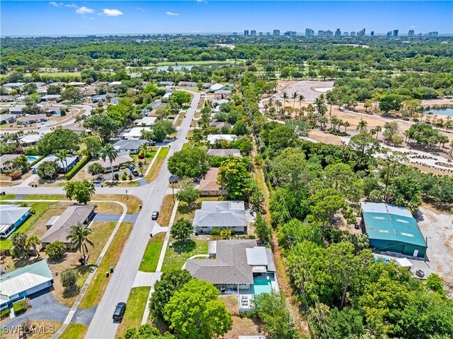 Building Photo - 2473 Poinciana St