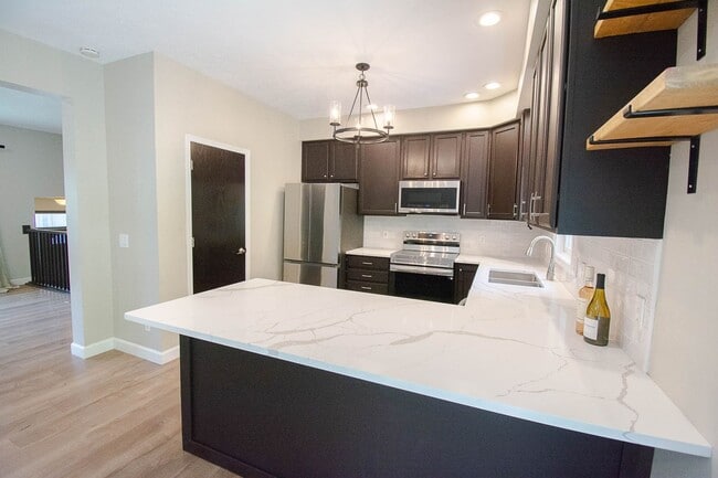 Building Photo - 2107 Ponderosa Dr SW